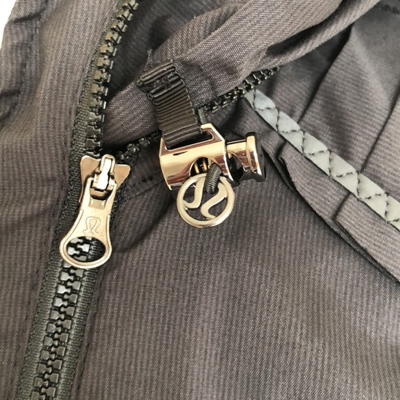 Lululemon Women's Running/Hiking Jacket Black 6 - Picture 7 of 16